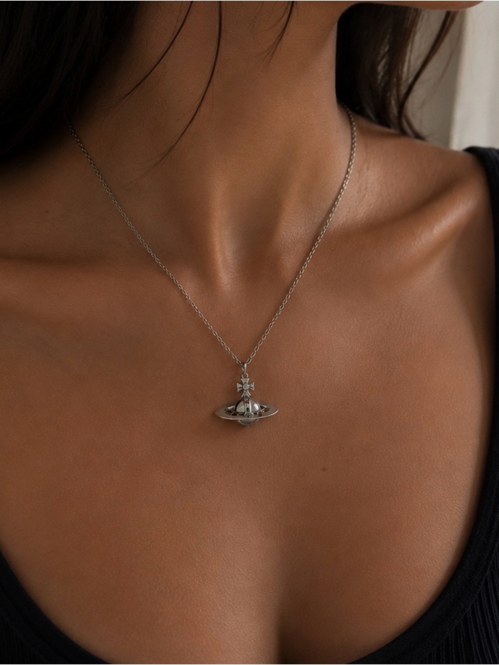 Vivienne Westwood Platinum Orb Pendant Necklace Silver Tone - Picture 2 of 7